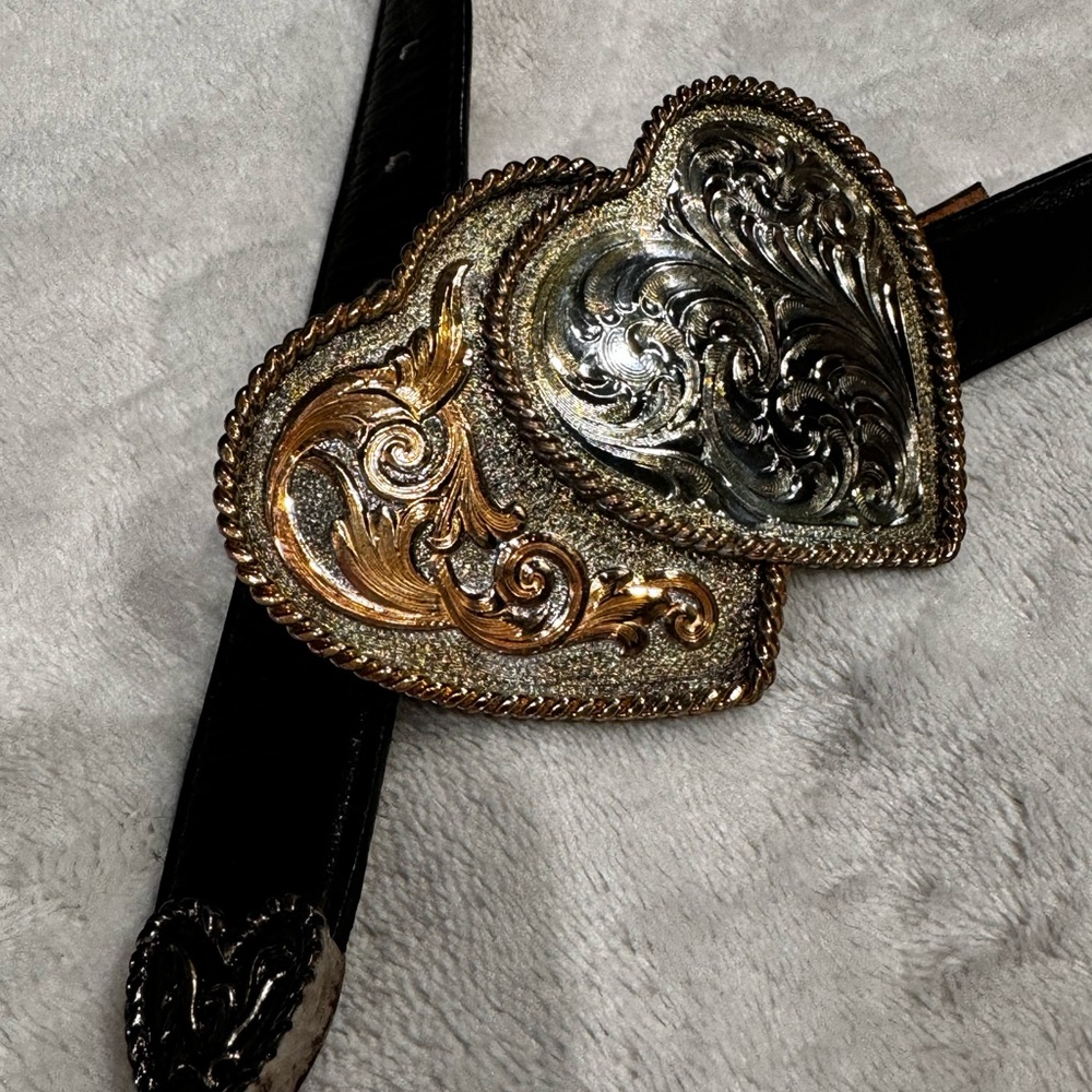 Montana Silversmith Double Heart Buckle black belt